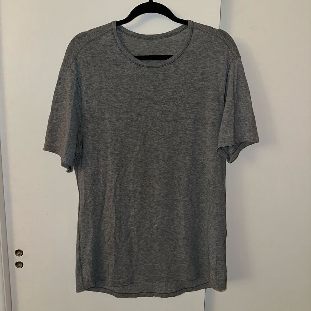 Lululemon Men’s Heathered Gray Short Sleeve Crew Neck Tee Shirt No Size EUC